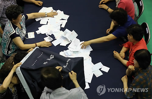 韓国統一地方選、与党、大敗免れる 朴政権、逆風しのぎ、ほぼ「引き分け」