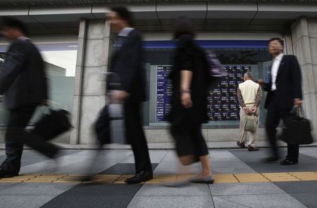 寄り付きの日経平均小幅続伸、高値警戒感で上値には慎重