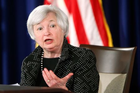 UPDATE 4-米ＦＯＭＣ、やや速めの利上げペース想定 長期金利予想は低下