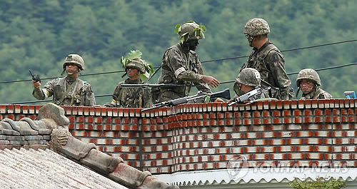 朴政権に衝撃 韓国南北最前線で兵士が銃乱射、逃走後に銃撃戦 ５人死亡８人負傷