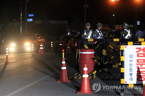 韓国軍、逃走兵と銃撃戦 新たに１人負傷