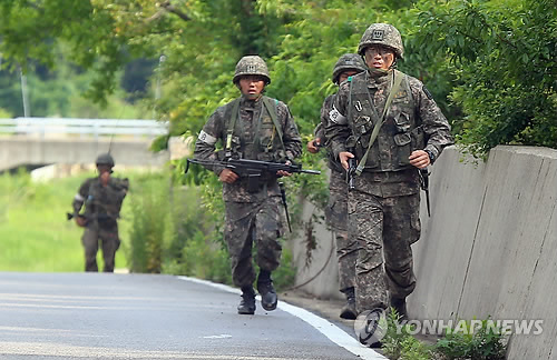 同僚５人殺害の兵士、軍と銃撃戦 韓国