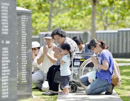 沖縄戦終結６９年:戦没者慰霊 追悼式で平和の思い新たに