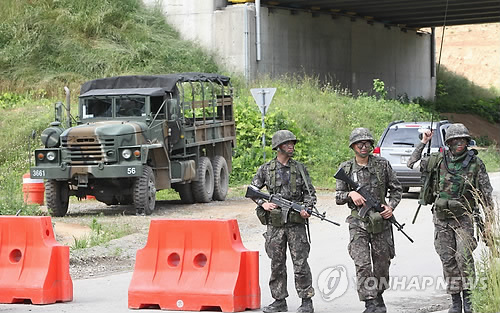 逃走の韓国兵を身柄確保、銃で自殺図る