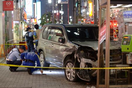 歩道に車突っ込み７人重軽傷＝運転の男「脱法ハーブ吸った」—池袋駅西口・東京