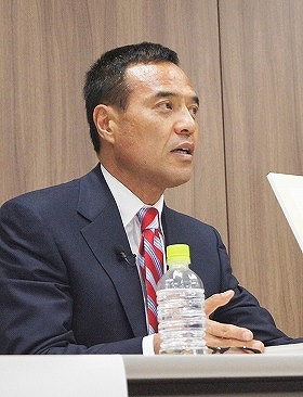 サントリー:佐治会長「次期社長１０年くらいはやって」