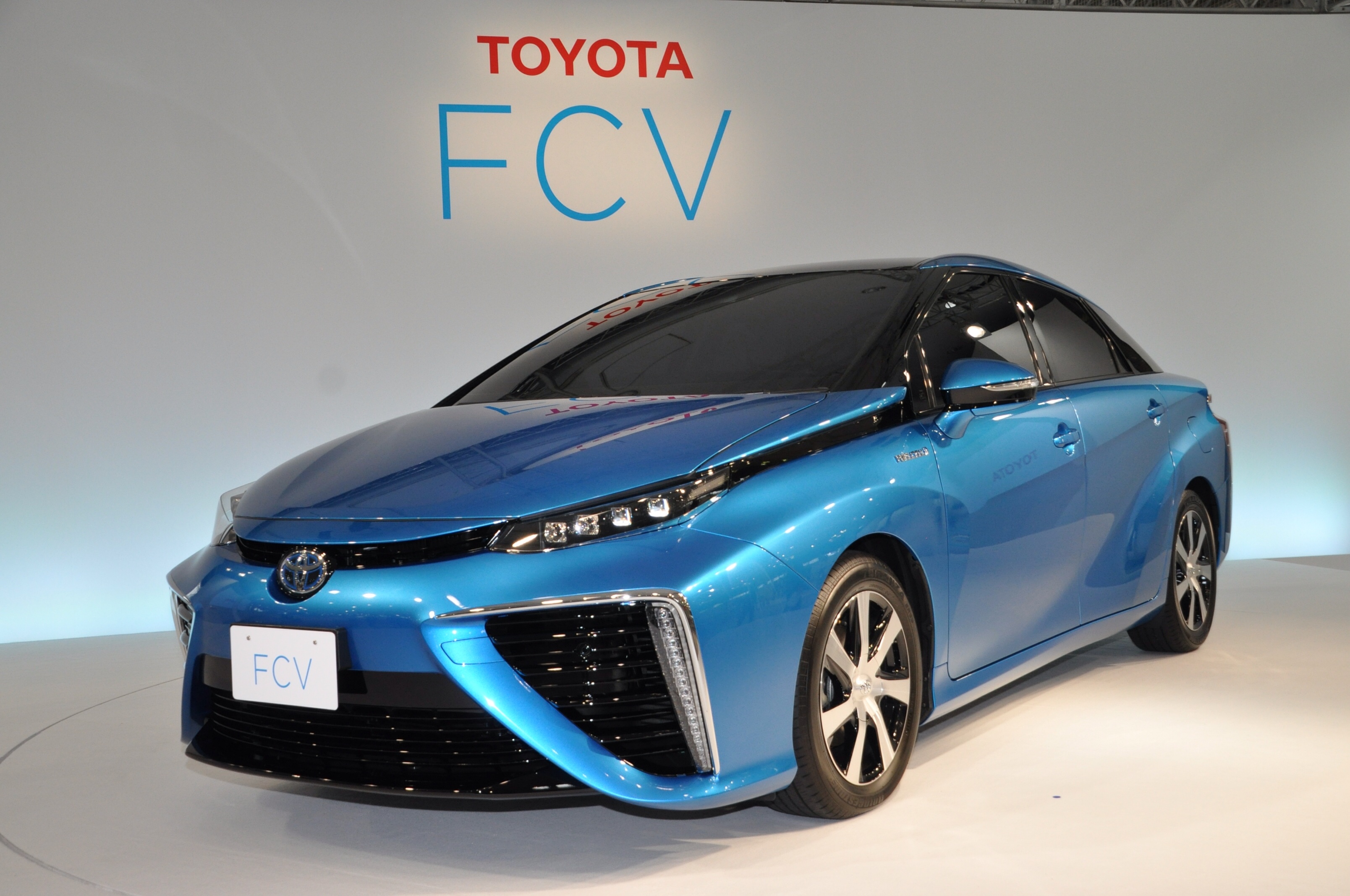 トヨタ、燃料電池自動車（FCV）を2014年度中に発売。価格は700万程度