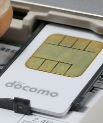 SIMロック解除を義務化へ 2015年度にも実施の方針 総務省