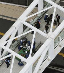 新宿駅前で焼身自殺図る 集団的自衛権反対を主張