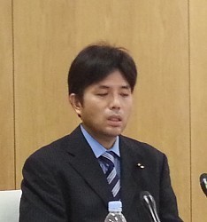 号泣県議「議員辞職を検討」…議長が勧告文 2014年07月07日 13時14分