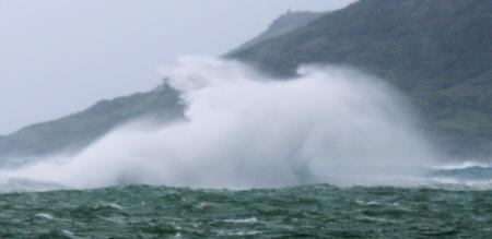 台風８号が宮古島に接近へ…高潮特別警報を発令