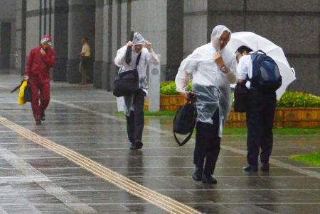 民家流され母子ら４人搬送、１人死亡 長野・南木曽