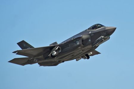 米の最新鋭Ｆ３５、飛行再開へ…ショーは不参加