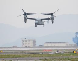 オスプレイ:２機横田基地に飛来 札幌の駐屯地でイベント