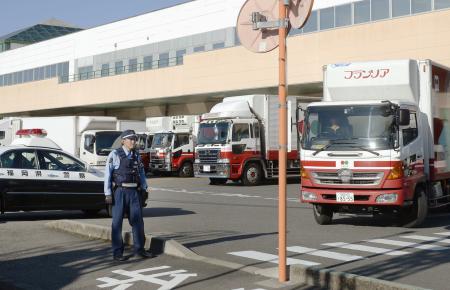 パン工場で異臭、３２人搬送…フロンガス漏れか 2014年07月20日 09時21分