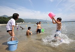 海開き:吉里吉里海岸で４年ぶり 震災後初 岩手・大槌町