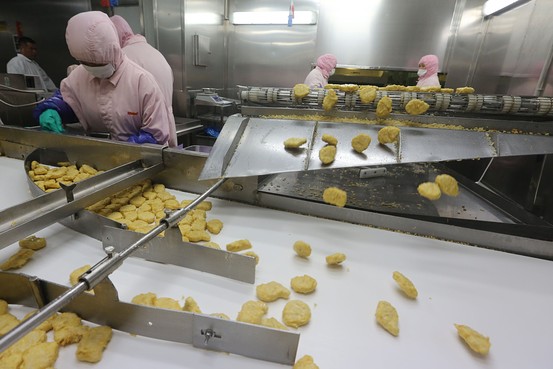【期限切れ鶏肉】 中国の全工場を調査 米親会社トップが謝罪