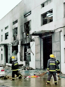 工場爆発、粉じん引火か ６９人死亡、責任者拘束