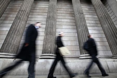 英中銀、最低の政策金利を維持