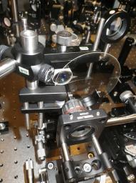 世界最高速の連写カメラを開発 東大と慶大、１兆分の１秒撮影