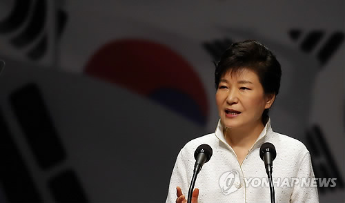 韓国大統領、慰安婦問題「早期対応を」 解放記念式典