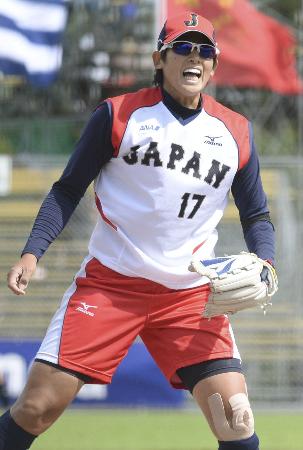 ソフト女子:上野が無安打無得点試合 世界選手権