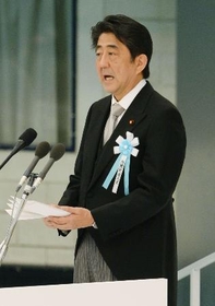 終戦記念日:６９回目 平和な生活、祈り続け 遺族ら戦没者へ黙とう−−下関・赤間神宮 ／山口