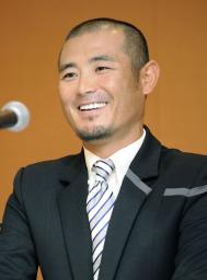 坪井さん引退会見 壮絶な日々を回顧