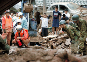 広島土砂崩れ 死者３９人に 幅５０メートル超す土石流