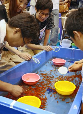 金魚すくいの夏来た！ 大和郡山で全国大会 2014年08月24日