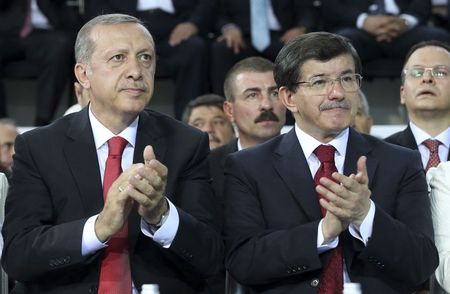 ダウトオール氏に組閣要請 トルコ新大統領