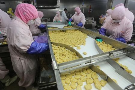 上海の期限切れ肉出荷、会社幹部６人を逮捕