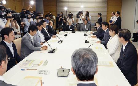 子どもの貧困対策、政府大綱が決定 実効性に不安の声も