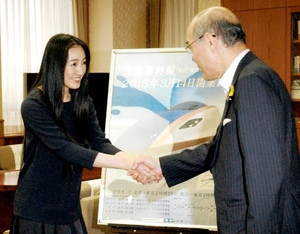 福井）仲間由紀恵さん、知事を表敬訪問