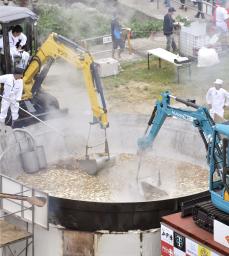 山形で３万食の芋煮会 直径６ｍの鍋に驚き、舌鼓