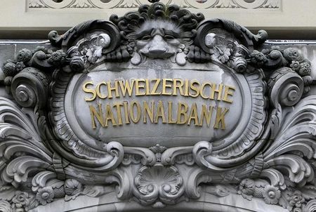 スイス中銀総裁、マイナス金利導入を排除せず