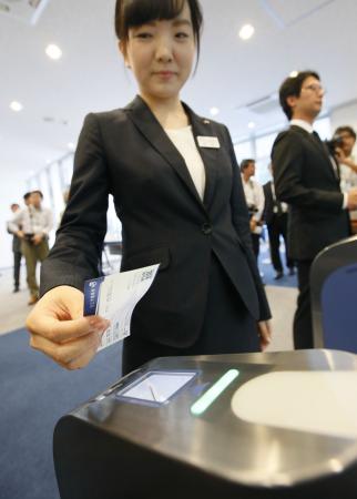 リニア時速５００キロ走行を報道公開 ＪＲ東海・山梨センター、券売機や改札機も