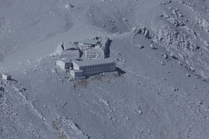 御嶽山が７年ぶり噴火 気象庁「収束の判断難しい」