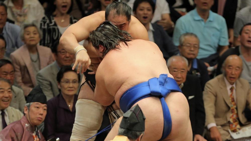 大相撲秋場所:逸ノ城１３勝、快進撃「自信がついた」