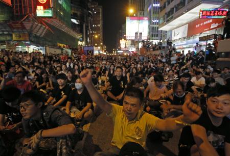 香港の民主化要求デモ、小売業界に打撃か