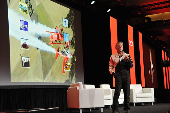 米オラクル、クラウド全面展開－３０年以上前の約束果たす