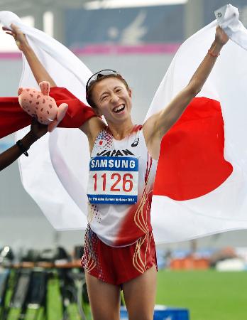 女子マラソンの木崎が銀メダル「残り５キロでグッと行かれた」／アジア大会