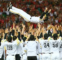 ソフト、延長十回に劇的サヨナラ勝利で３年ぶりＶ！ 松田が決めた