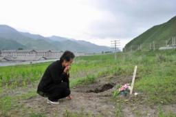 政府、北朝鮮への墓参を国事業に 拉致再調査の進展狙う