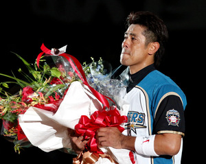 「５番・右翼」引退の稲葉先発 ４万人ジャンプで見送る