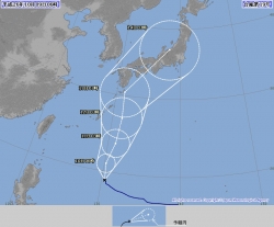 台風１９号、１３日朝に九州上陸か 強い勢力保ち北上