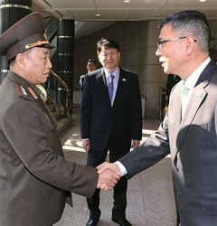 韓国と北朝鮮、軍幹部が会談 将官級は７年ぶり