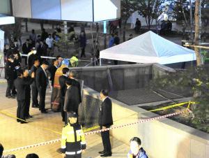 野外コンサート、１６人転落死…換気口ふた崩落 2014年10月17日 21時16分