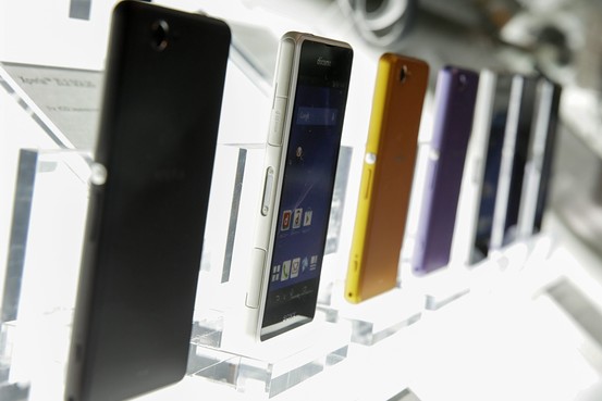 ソニー、スマホ販売計画を再び下方修正へ
