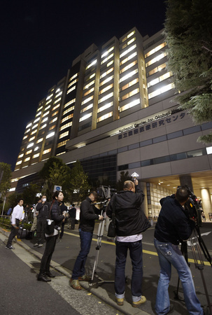 発熱男性:エボラ陰性 ３日程度、経過観察継続